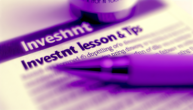 Warren Buffett'tan Hisse Senedi Yatırım Dersleri Hisse senedi yatırımı yaparken doğru yolları bulmak zorlayıcı olabilir. Warren Buffett, bu konuda en iyi isimlerden biri. Yıllar içinde edindiği tecrübelerle birçok ders vermiştir. Şimdi, Buffett'ın en önemli yatırım derslerine bir göz atalım. 1. Değer Yatırımı Yapın Buffett, değer yatırımı yapmayı savunur. Yani, düşük fiyattan yüksek potansiyelli hisse senetleri almak. İnceleme yapmadan asla yatırım yapmayın. Şirketin değerini anlamak şart. 2. Uzun Vadeli Düşünün Açık bir şekilde uzun vadeli düşünmelisiniz. Hisse senetleri, zamanla değer kazanır. Sabırlı olun. Kısa vadeli dalgalanmalara aldırış etmeyin. 3. İyi Bir Şirket Seçin Buffett, yatırım yaparken kaliteli şirketler arar. İyi bir yönetimi, sağlam finansalları ve rekabet avantajları olan şirketlere yönelin. Bu tür şirketler, genellikle daha iyi performans gösterir. 4. Duygusal Kararlar Vermeyin Yatırım yaparken duygularınızı bir kenara bırakın. Panik yapmaktansa mantıklı düşünmeyi deneyin. Aşırı heyecan veya korku, kötü kararlar almanıza neden olabilir. 5. Sürekli Öğrenin Buffett, sürekli öğrenmeyi önemser. Yatırım dünyası sürekli değişir. Yenilikleri takip edin ve kendinizi geliştirin. Kitap okuyun, makalelere göz atın. Sonuç Warren Buffett, hisse senedi yatırımı konusunda birçok değerli ders sunuyor. Değer yatırımı, uzun vadeli düşünmek ve duygusal kararlar vermekten kaçınmak, bu derslerden bazıları. Unutmayın, her yatırımınızı iyi düşünmeli ve sağlam temellere dayandırmalısınız. Yavaş ama emin adımlarla ilerlediğinizde, finansal hedeflerinize ulaşma şansınız artar.